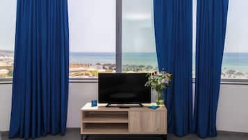 Suite | Minibar, in-room safe, desk, blackout curtains