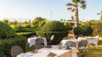 Lunch and dinner served