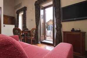 Junior Suite, Terrace | Living area | LCD TV - Hotel Teatro Pace (Rome)
