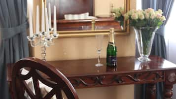 Centro de negocios en la habitación