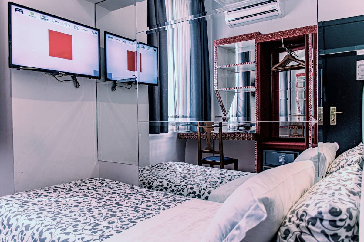 Down duvets, Select Comfort beds, minibar, in-room safe