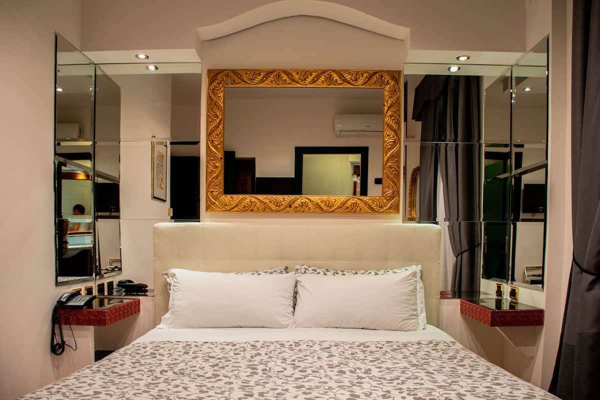 Down duvets, Select Comfort beds, minibar, in-room safe