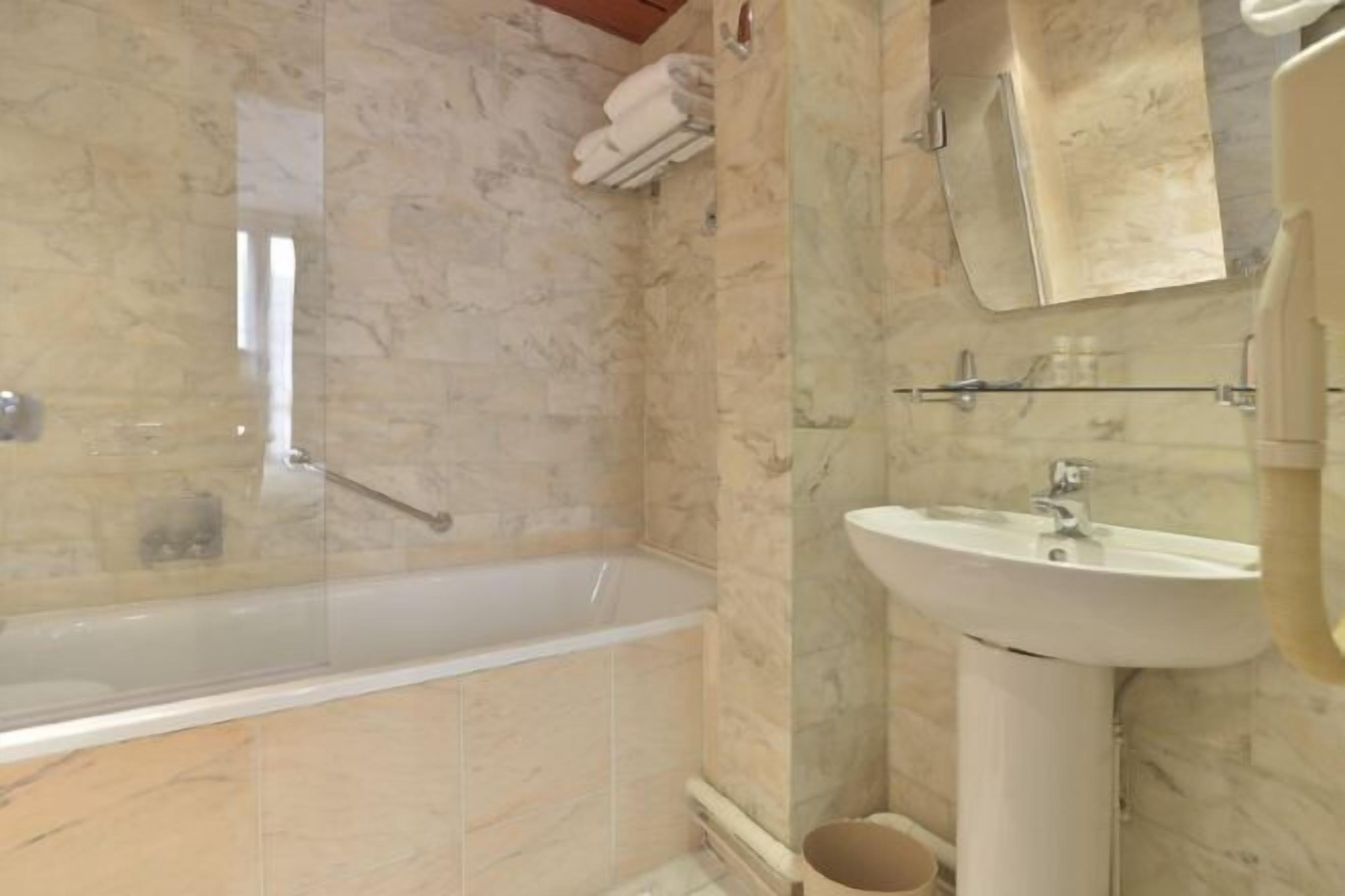 Baño | Secadora de cabello y toallas 