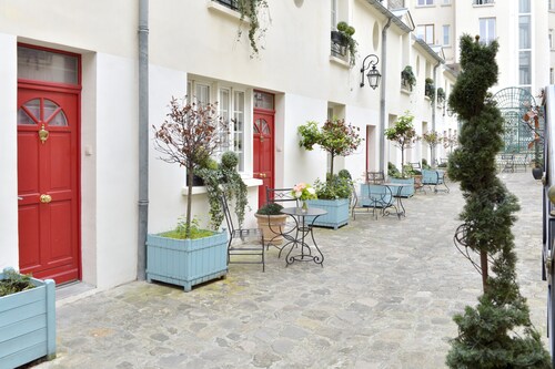 Hôtel Suites Unic Renoir Saint Germain