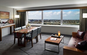 Zimmersafe, Schreibtisch, laptopgeeigneter Arbeitsplatz