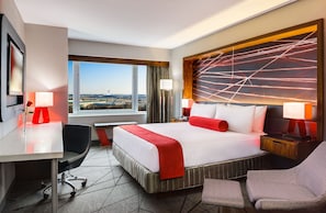 In-room safe, desk, laptop workspace, soundproofing - JFK Airport (Jamaica)