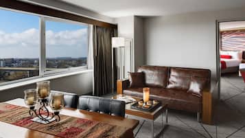 Caja de seguridad en la habitación y escritorio