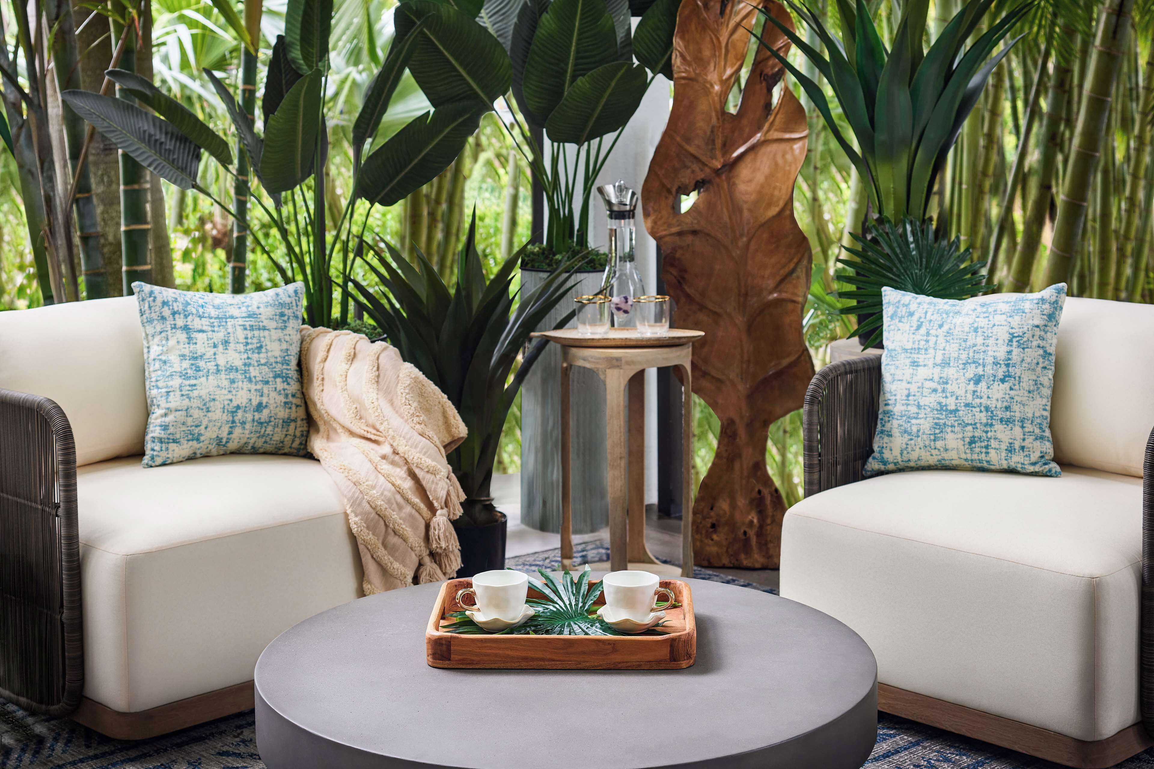 Ångbastu, kroppsbehandlingar, aromaterapi och massage med varma stenar