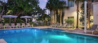 Faro Blanco Resort & Yacht Club Marathon, Curio by Hilton