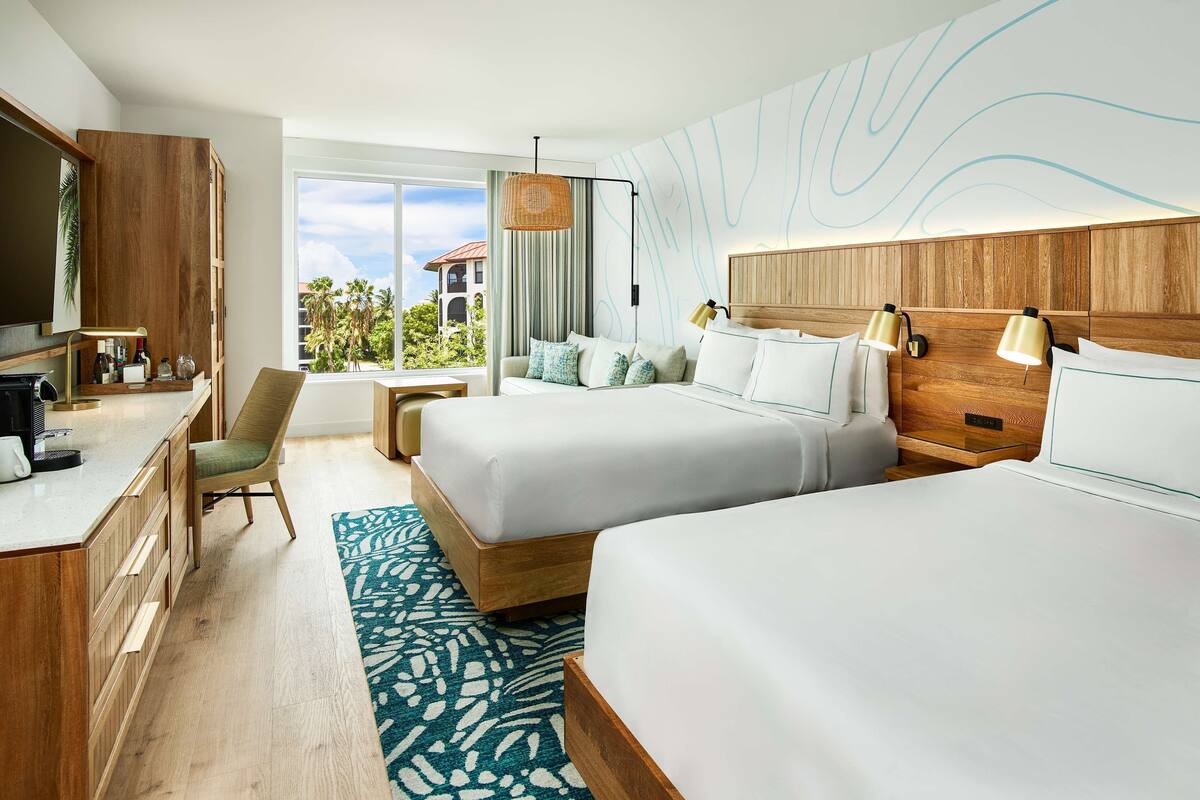 premium bedding, in-room safe, desk, laptop workspace