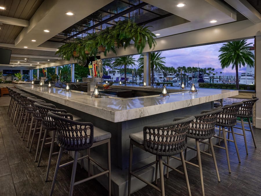 2 bares/lounges, bar ao lado da piscina