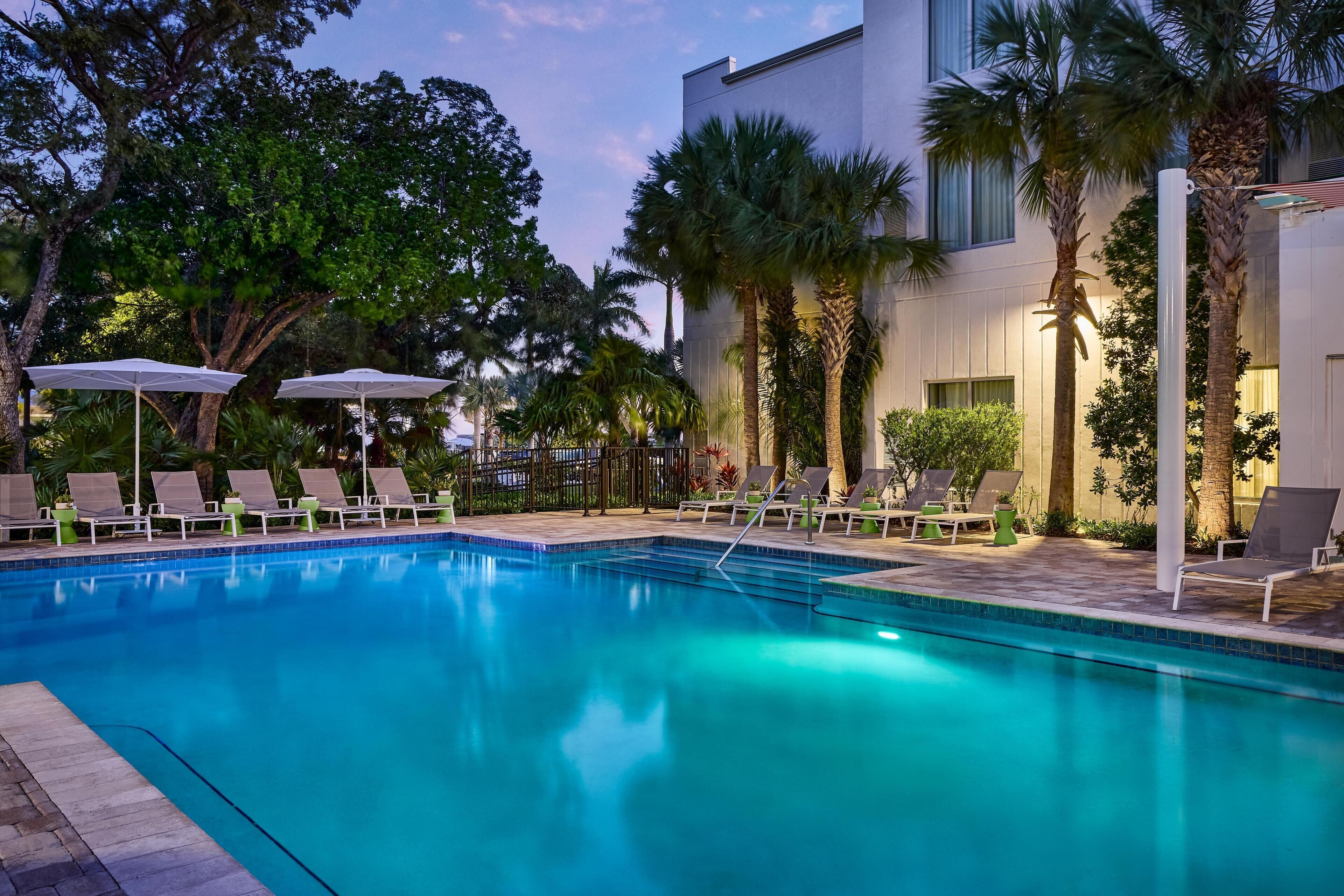 4 outdoor pools, pool umbrellas, sun loungers