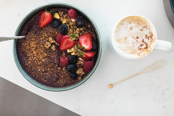 Daily cooked-to-order breakfast (USD 20 per person)