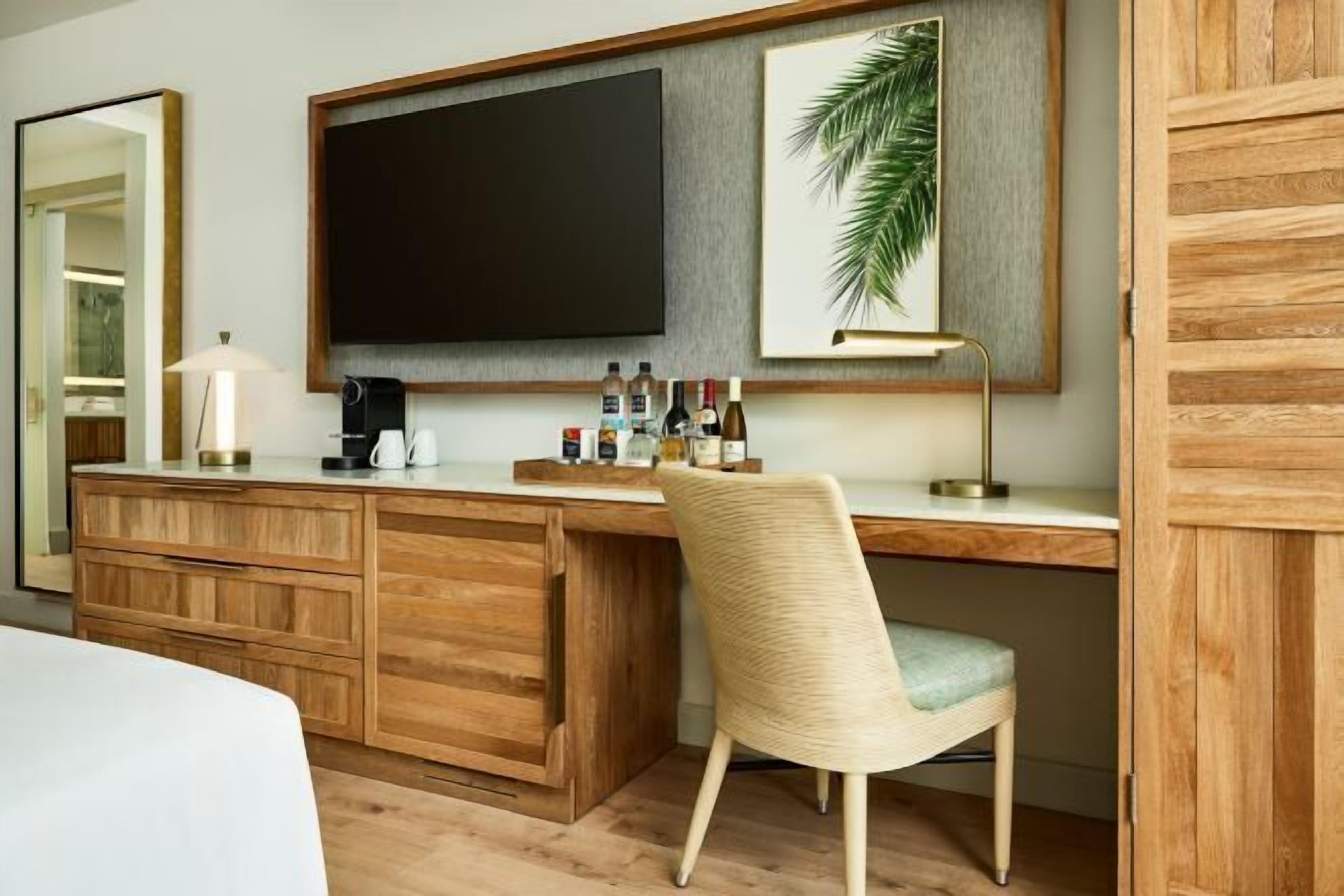 1 bedroom, premium bedding, in-room safe, desk