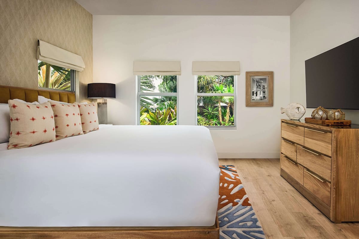 1 bedroom, premium bedding, in-room safe, desk