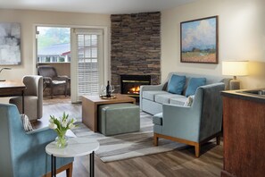 Individuell dekoriert, Schreibtisch, Bügeleisen/Bügelbrett