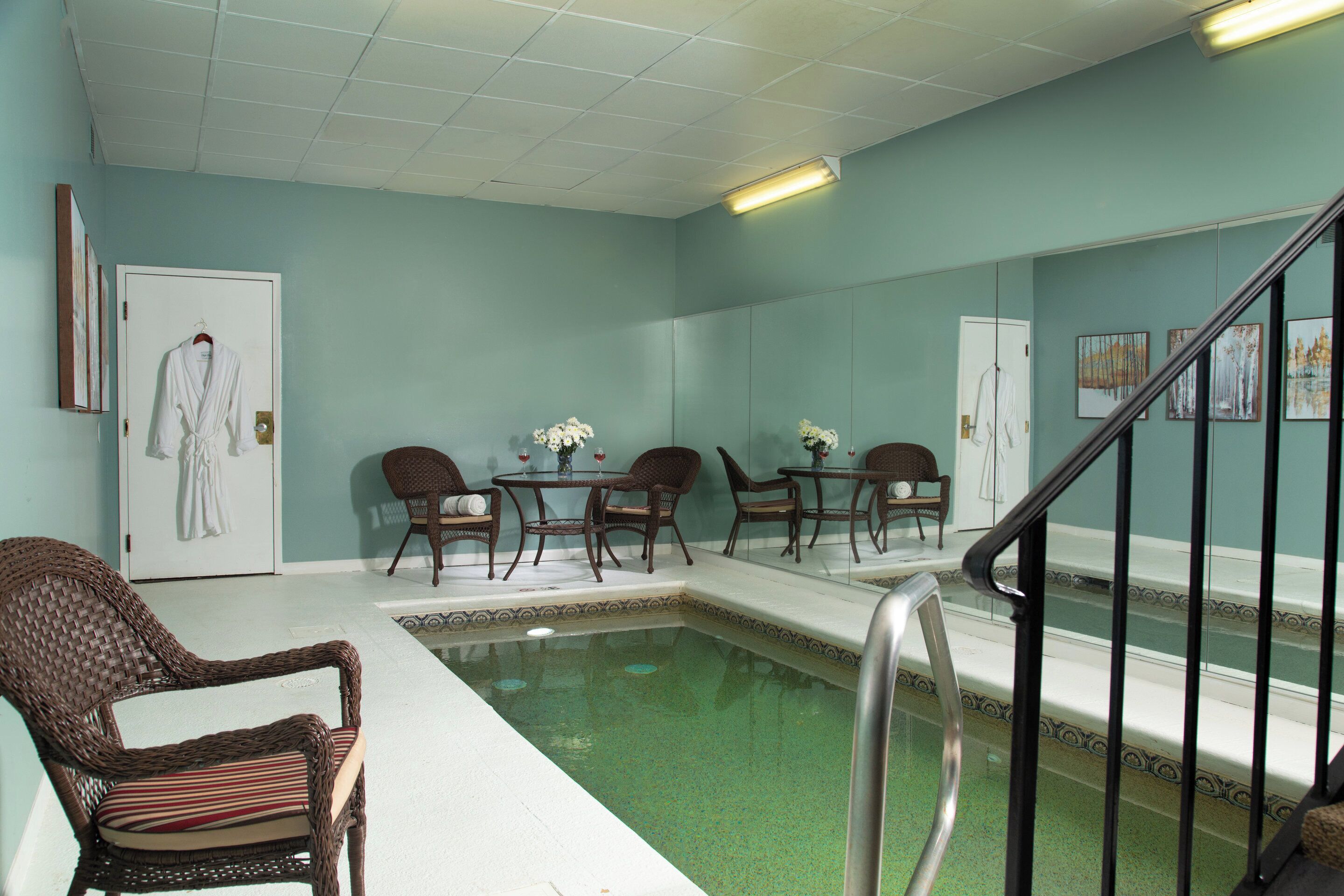 suite, 1 bedroom, with pool | 1 bedroom, individually decorated, desk, iron/ironing board