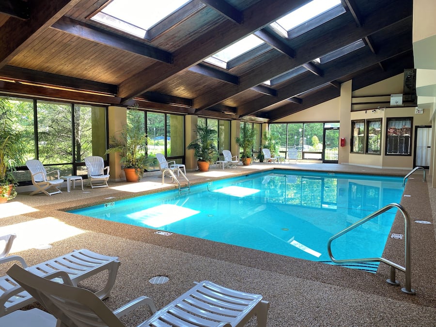 Indoor pool, pool loungers