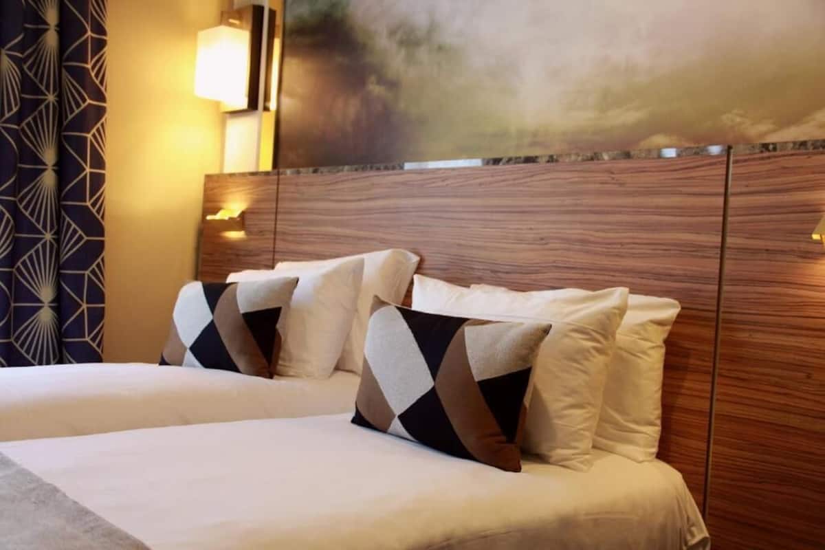 Camera Superior con 2 letti singoli | Biancheria da letto di alta qualità, una cassaforte in camera