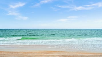 Di pantai