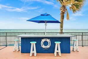BBQ/picnic Area - Tropic Sun Towers (Ormond Beach)