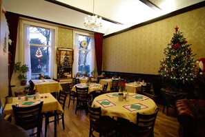 Daily buffet breakfast (EUR 13.50 per person) - Hotel Parklane (Amsterdam)