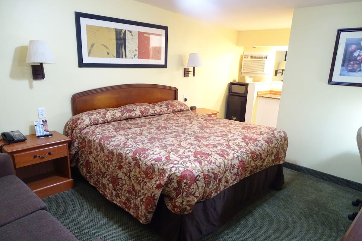 Chambre Standard, 1 très grand lit | Bureau, Wi-Fi gratuit, draps fournis