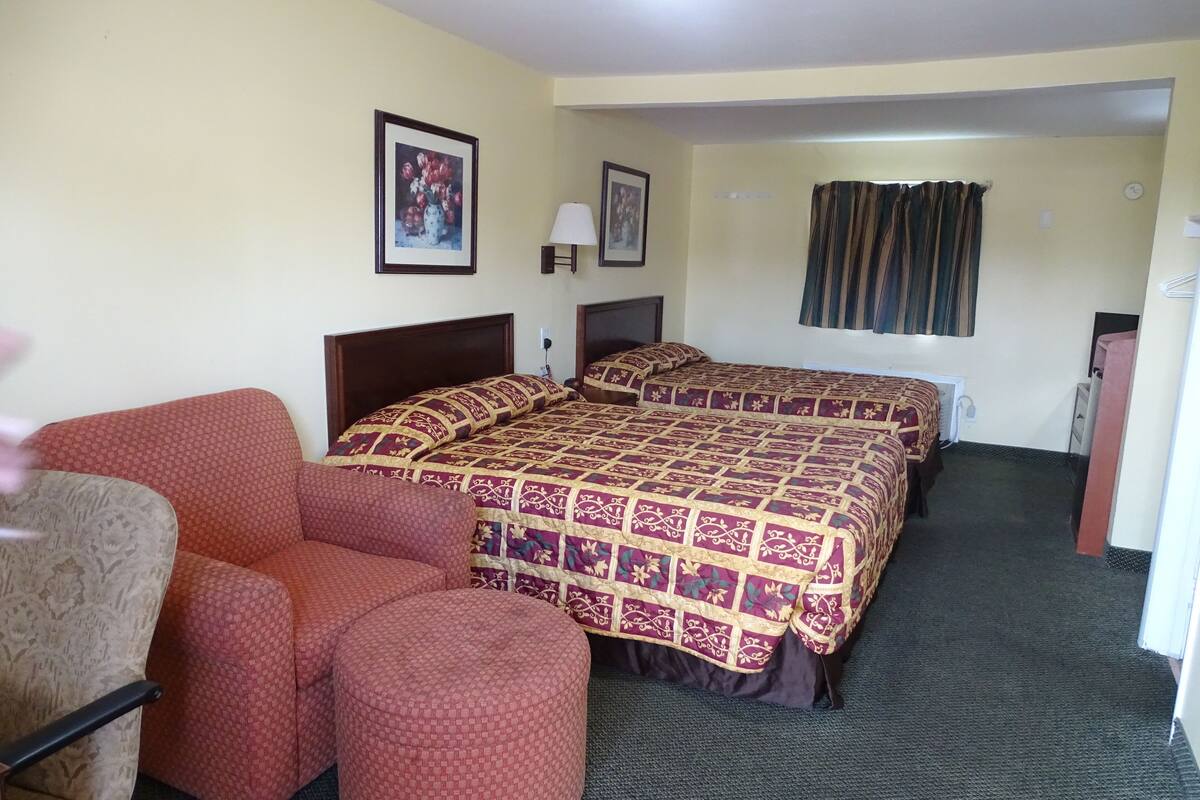 Chambre Double Standard, 2 grands lits | Bureau, Wi-Fi gratuit, draps fournis