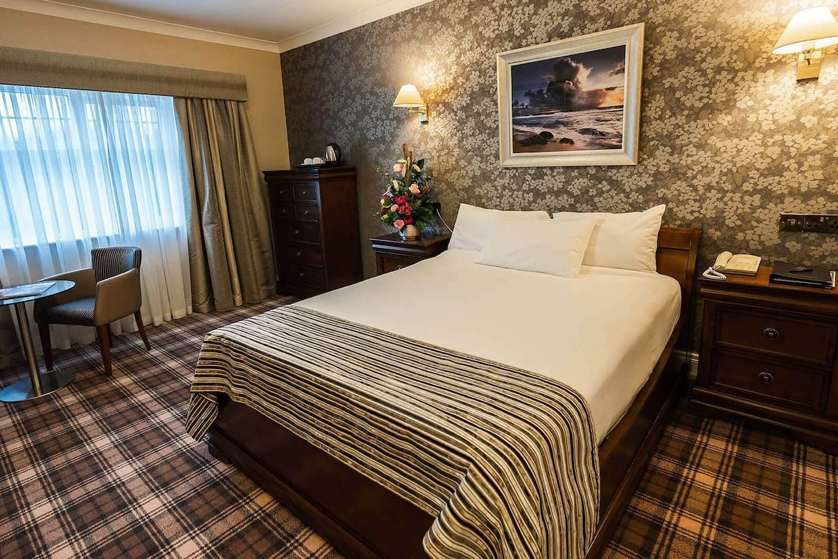 1 bedroom, in-room safe, desk, iron/ironing board
