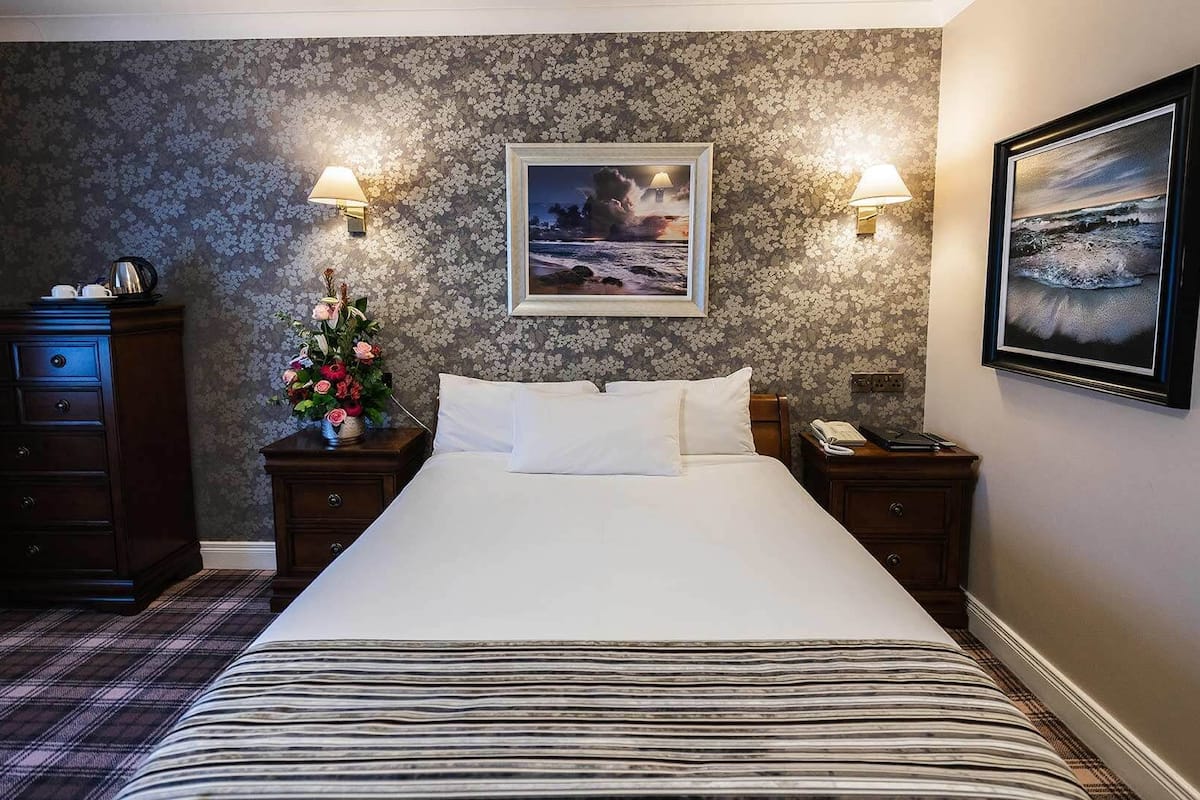 1 bedroom, in-room safe, desk, iron/ironing board