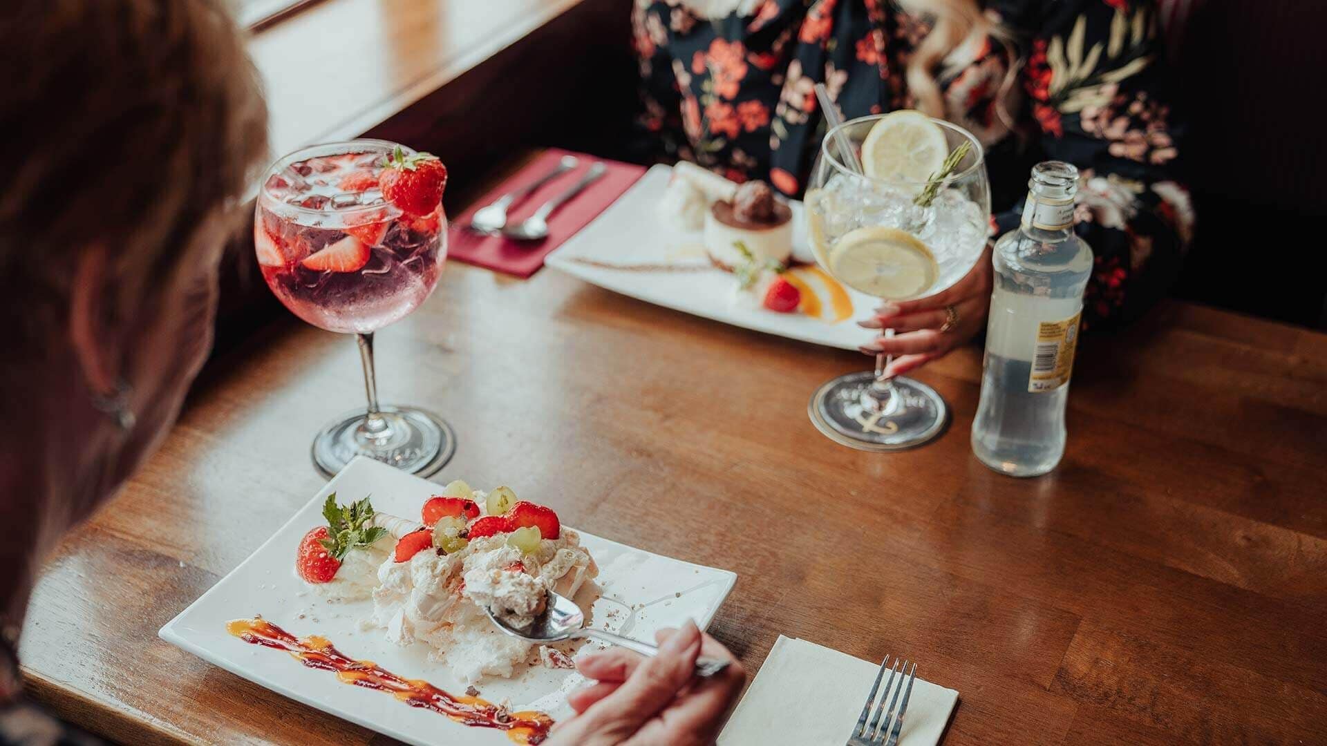 lunch and dinner served, international cuisine