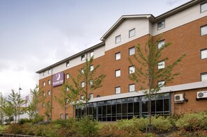 Exterior - Premier Inn Castleford Xscape - M62 J32 (Castleford)