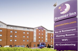Exterior - Premier Inn Castleford Xscape - M62 J32 (Castleford)