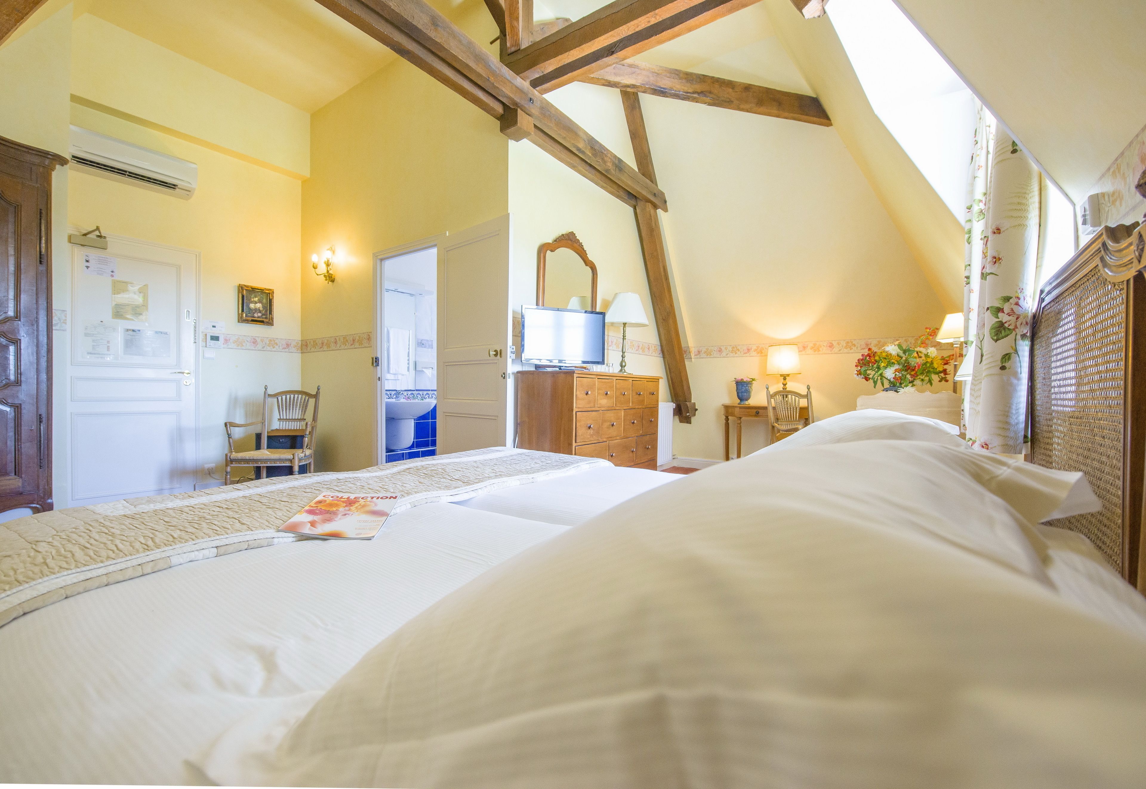 comfort double room | premium bedding, minibar, in-room safe, desk