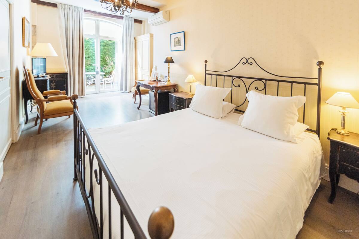  Garden pavilion, double or twin beds