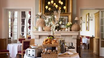 Daily buffet breakfast for a fee