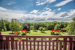 Habitación superior, 1 cama matrimonial, vista al parque | Vista al parque