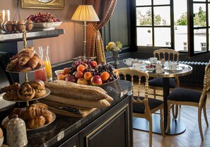Desayuno buffet todos los días (con cargo)