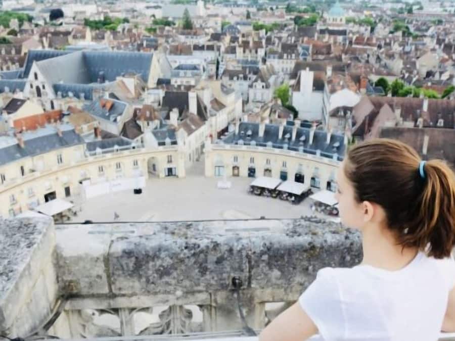 Desk, free cribs/infant beds, free WiFi, bed sheets