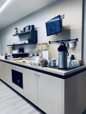 Daily continental breakfast (EUR 6.90 per person)