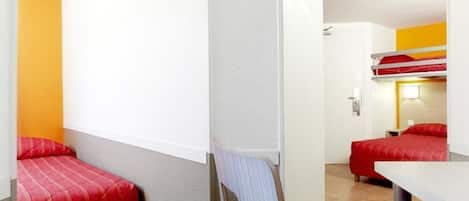 Bureau, espace de travail pour ordinateur portable, rideaux occultants