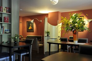 Petit déjeuner continental servi tous les jours en supplément