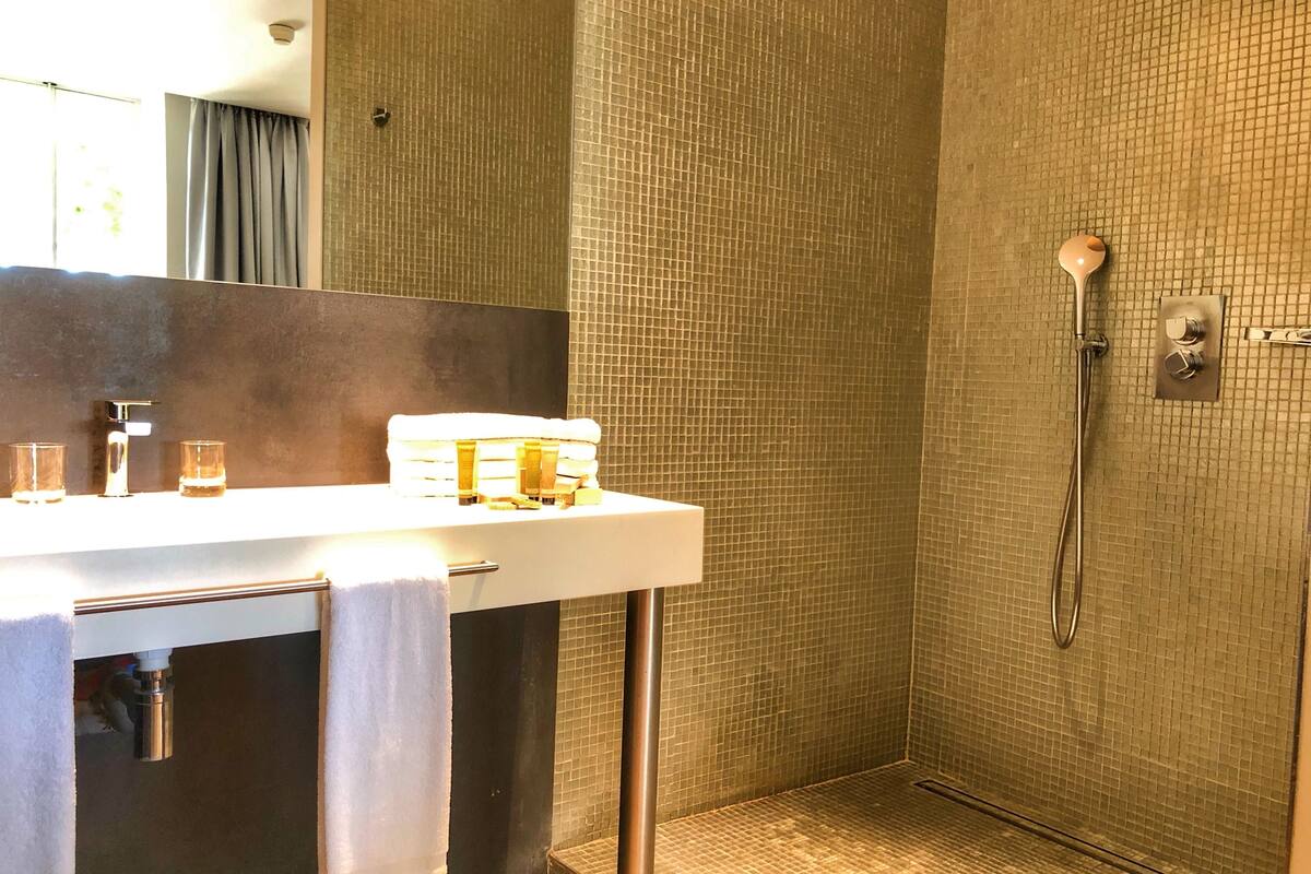 junior suite | bathroom | shower, rainfall showerhead, free toiletries, hair dryer