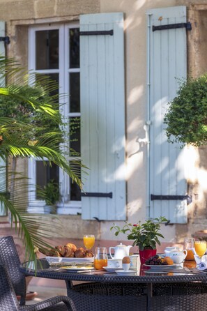 Exterior - Le Pré du Moulin - Maison Alonso - Hôtel Restaurant (Serignan-du-Comtat)