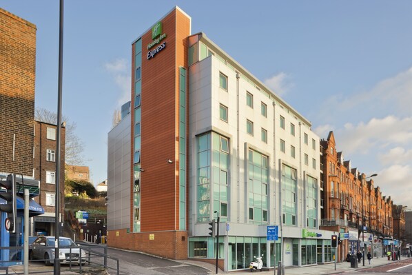 Exterior - Holiday Inn Express London - Swiss Cottage by IHG (London)