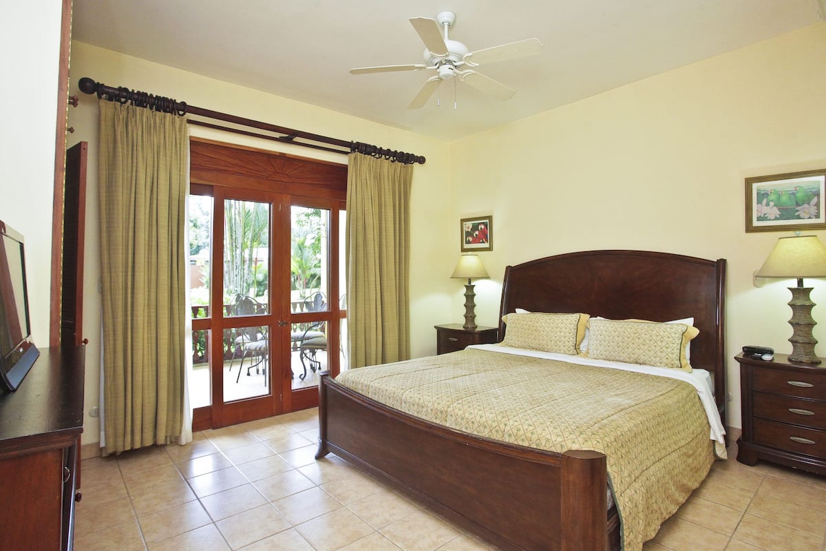 Condo estándar | 2 habitaciones, ropa de cama de alta calidad y edredón