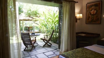 Superior Cottage, 1 King Bed, Garden View | Minibar, in-room safe, desk, blackout curtains