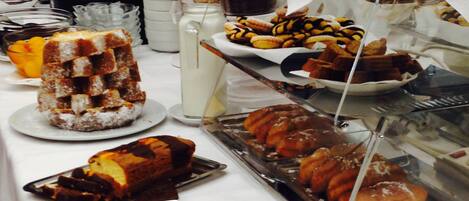 Free daily continental breakfast
