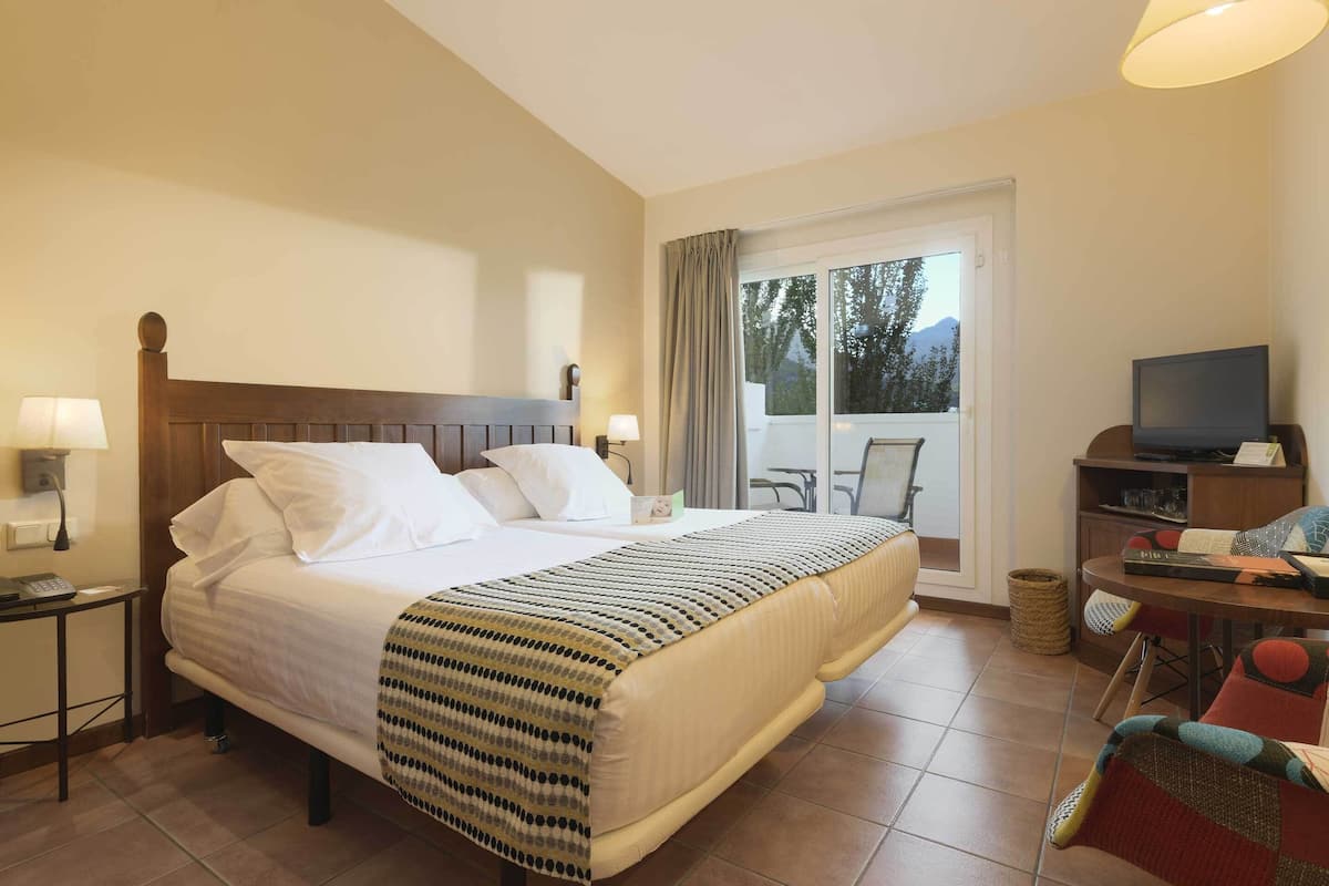 1 bedroom, down duvets, minibar, in-room safe