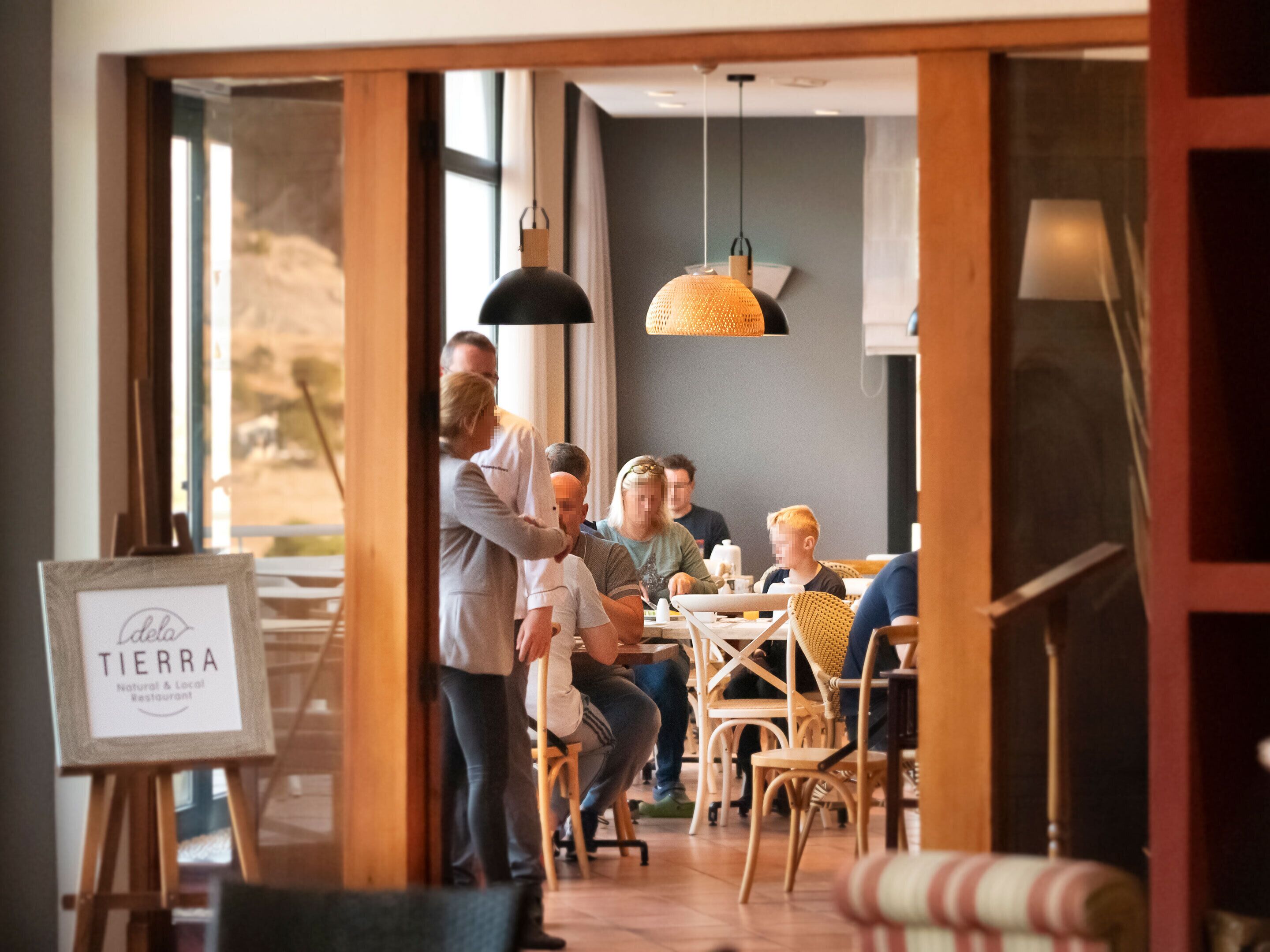 breakfast, lunch, dinner served; regional cuisine